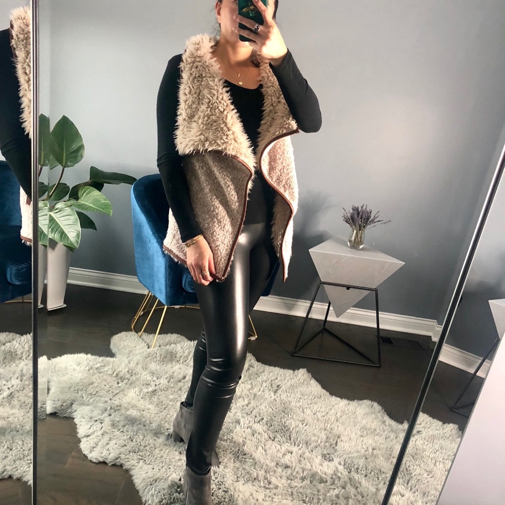 ◾️Sheila Sherpa Fur Vest - Picture 3 of 6